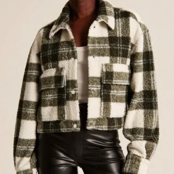 NEW Abercrombie & Fitch Sherpa Jacket in Olive Plaid - Picture 2 of 5